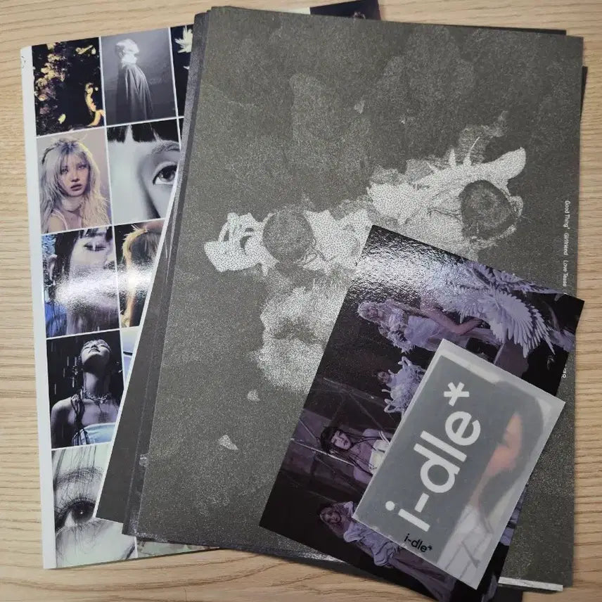 아이들 (비매) We are 친필 싸인앨범 판매합니다.