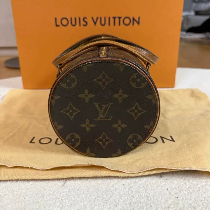 [BUNJANG] Louis Vuitton Papillon Monogram Tote Bag / 루이비통 파피용 26 모노그램 원통형 토트백(오늘만 이 할인 가격!!)