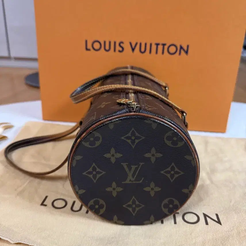[BUNJANG] Louis Vuitton Papillon Monogram Tote Bag / 루이비통 파피용 26 모노그램 원통형 토트백(오늘만 이 할인 가격!!)