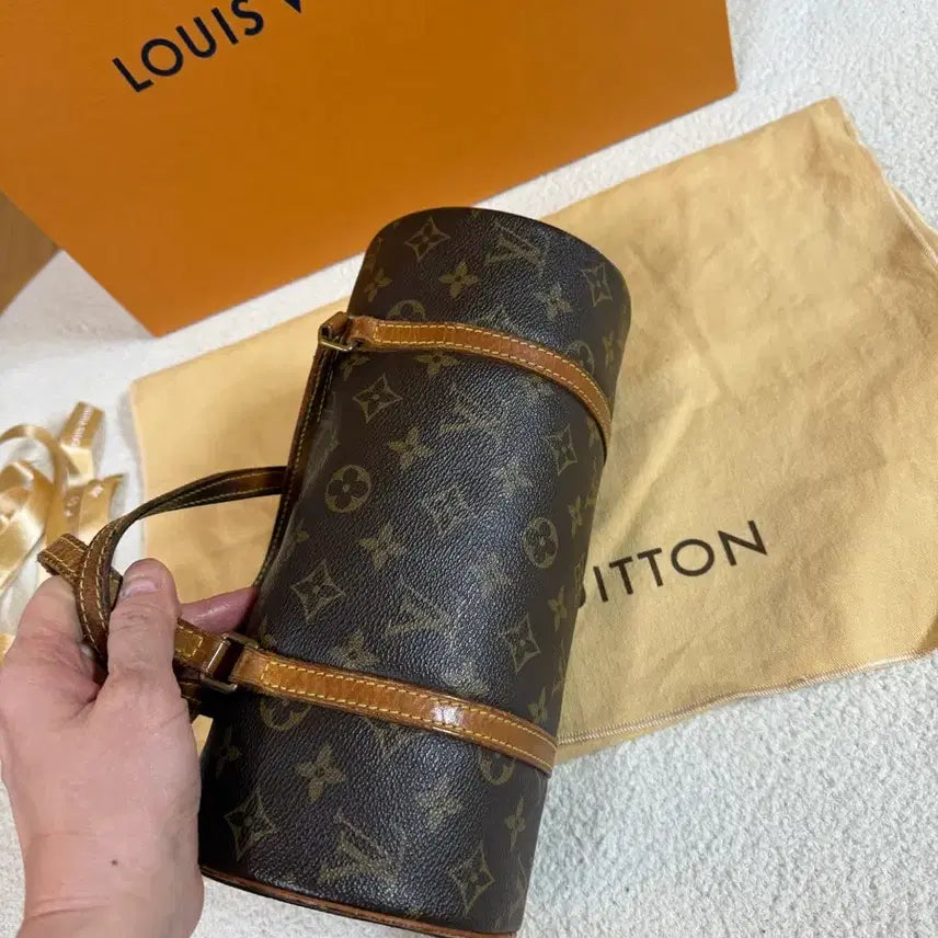 [BUNJANG] Louis Vuitton Papillon Monogram Tote Bag / 루이비통 파피용 26 모노그램 원통형 토트백(오늘만 이 할인 가격!!)