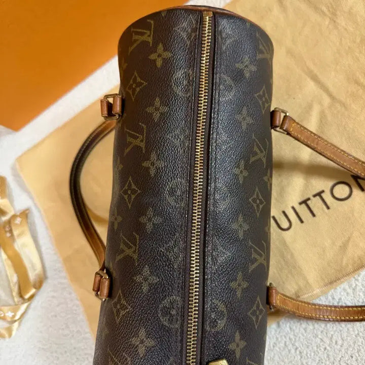 [BUNJANG] Louis Vuitton Papillon Monogram Tote Bag / 루이비통 파피용 26 모노그램 원통형 토트백(오늘만 이 할인 가격!!)