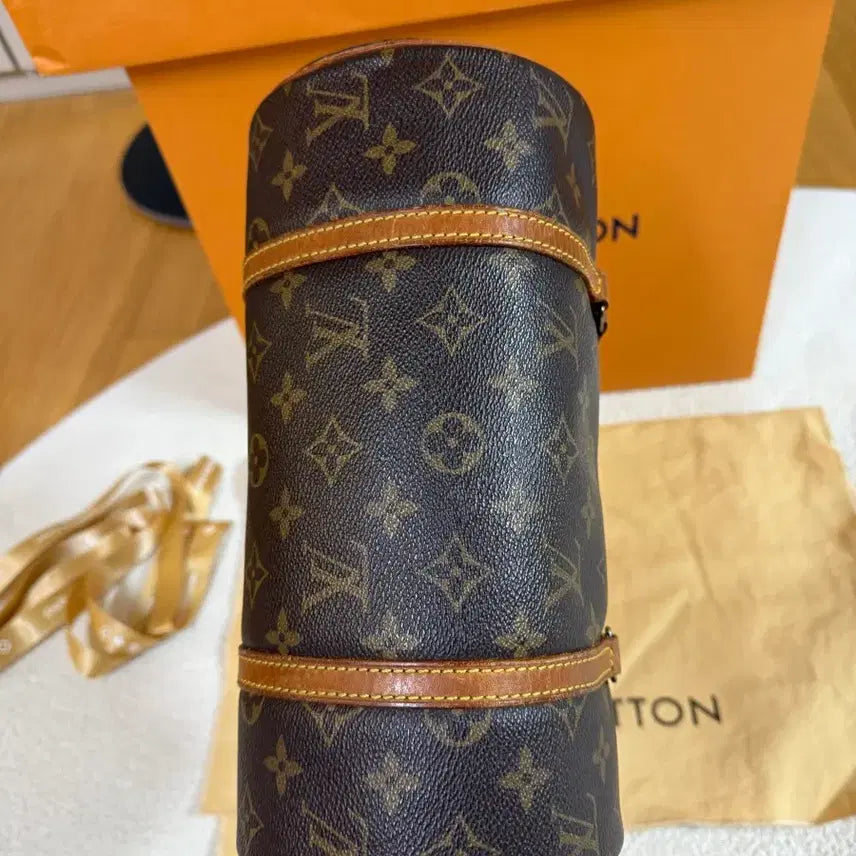 [BUNJANG] Louis Vuitton Papillon Monogram Tote Bag / 루이비통 파피용 26 모노그램 원통형 토트백(오늘만 이 할인 가격!!)