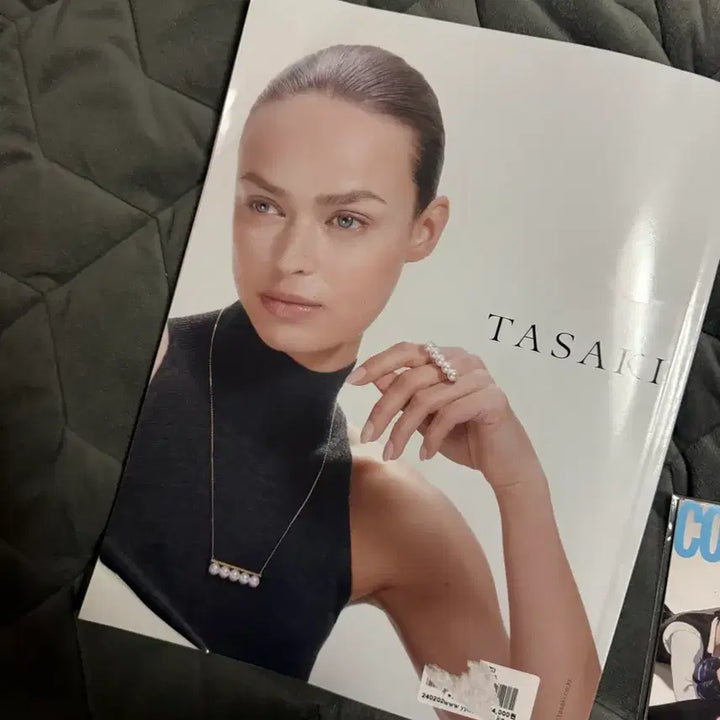 [BUNJANG] PLAVE Cosmopolitan Postcard / 플레이브 코스모폴리탄 A형 엽서 포함 판매해요!