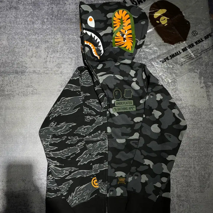 [BUNJANG] BAPE x Undefeated x Timberland Limited Edition Shark/Tiger Camo Hooded Zip-Up (L) / (L) 한정판 베이프X언디핏X팀버랜드 샤크/타이거 카모 후드집업