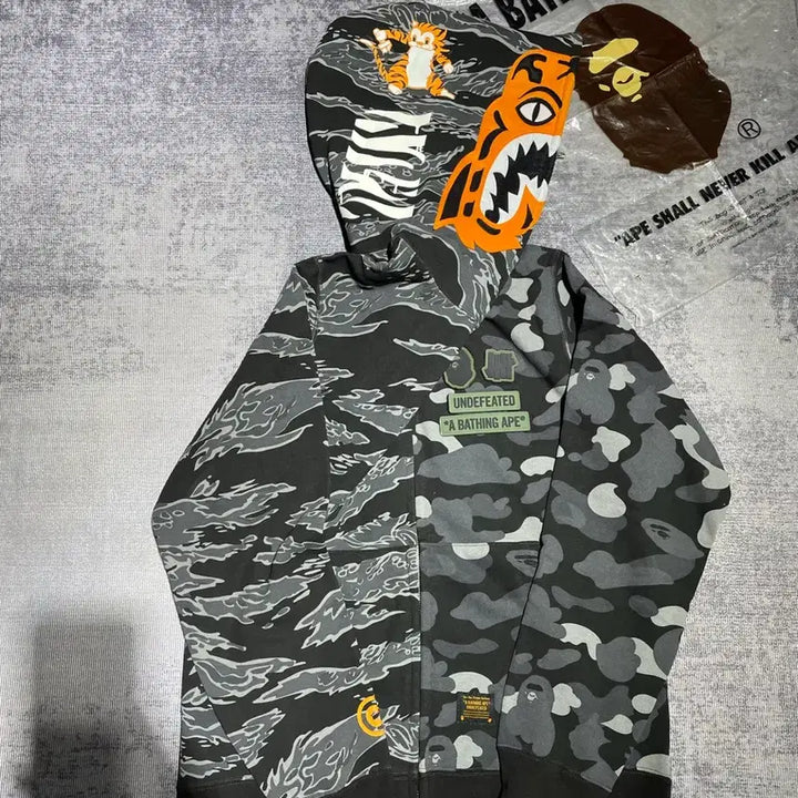 [BUNJANG] BAPE x Undefeated x Timberland Limited Edition Shark/Tiger Camo Hooded Zip-Up (L) / (L) 한정판 베이프X언디핏X팀버랜드 샤크/타이거 카모 후드집업