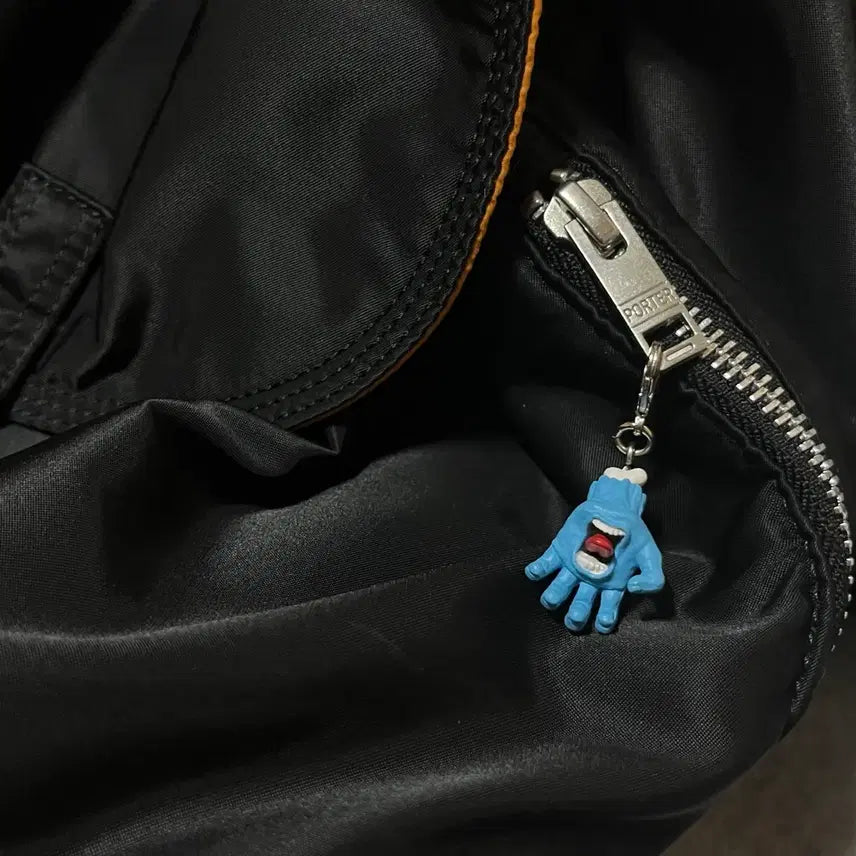 [BUNJANG] Jim Phillips x Santa Cruz x Kidrobot Screaming Hand Keychain (Bundle Set) / 짐필립스x 산타 크루즈 x 키드로봇 sceaming hand 키링 3개
