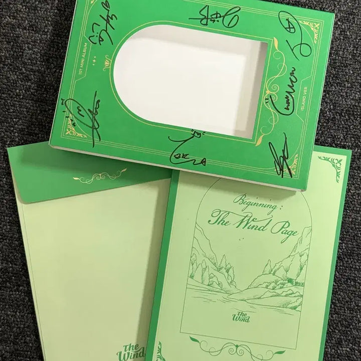 더윈드 Beginning 싸인 앨범 Island Ver. 판매합니다.