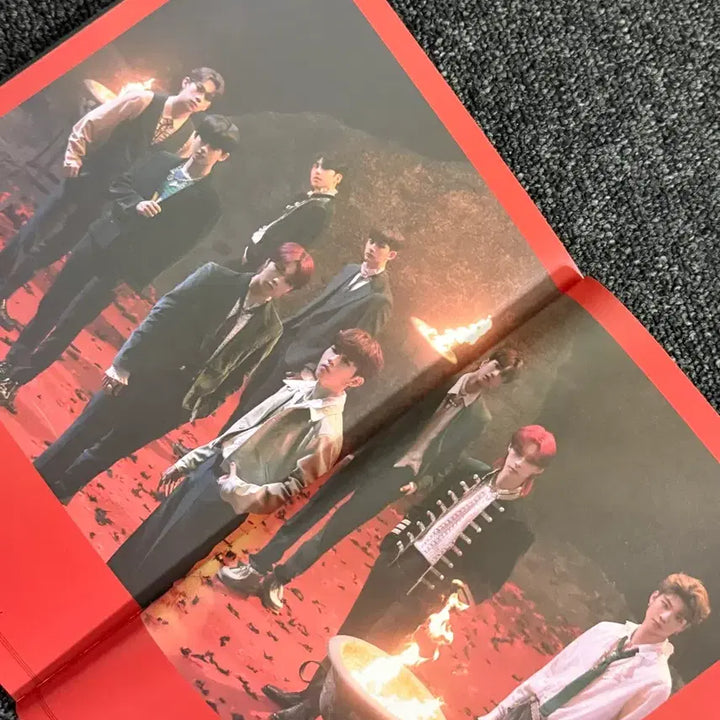 [BUNJANG] Younite Turn Out Signed Album / Younite 3rd EP Turn Out 친필 싸인 앨범 판매합니다.