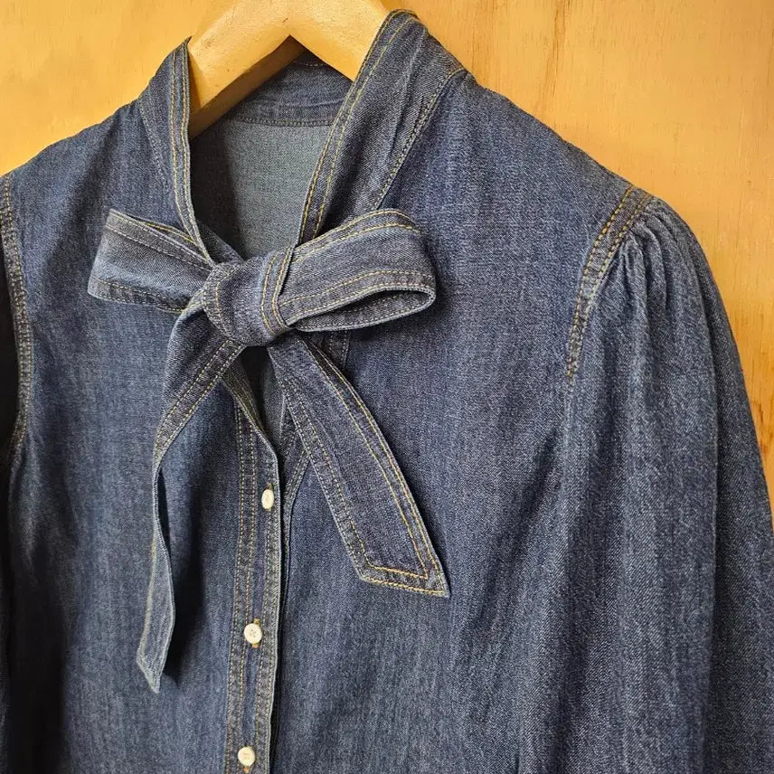 [BUNJANG] Unbranded Denim Ribbon Tie Blouse (New) / 리본타이 데님 블라우스 (새옷) 진청