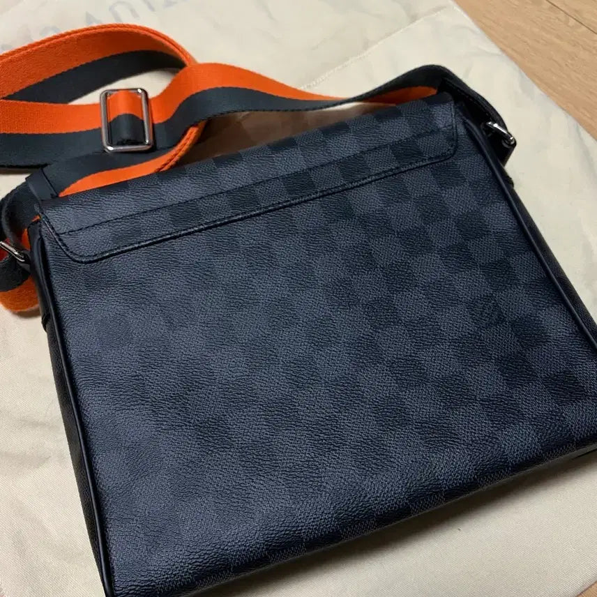 [BUNJANG] Louis Vuitton District PM Handbag / 루이비통 디스트릭트 PM 판매해요