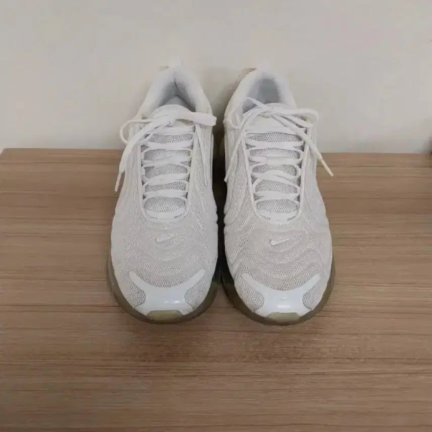 [BUNJANG] Nike Air Max 720 Metallic Platinum Sneakers (285) / 남성 나이키 에어맥스 720 메탈릭플래티넘 운동화(285)