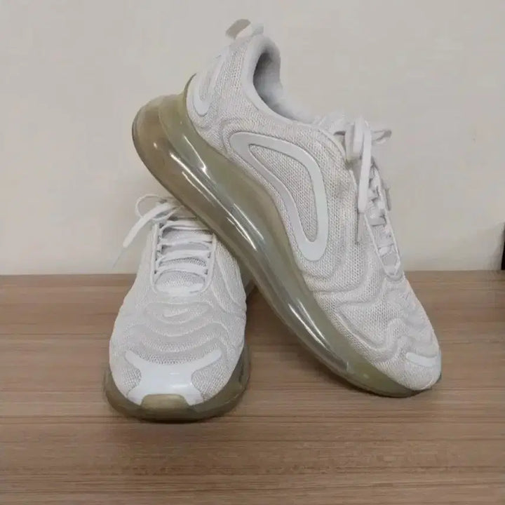 [BUNJANG] Nike Air Max 720 Metallic Platinum Sneakers (285) / 남성 나이키 에어맥스 720 메탈릭플래티넘 운동화(285)