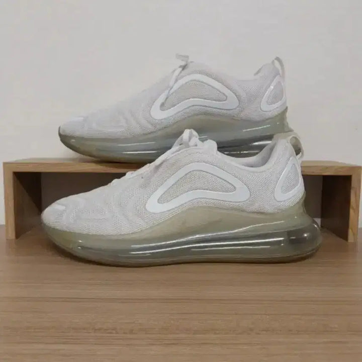 [BUNJANG] Nike Air Max 720 Metallic Platinum Sneakers (285) / 남성 나이키 에어맥스 720 메탈릭플래티넘 운동화(285)