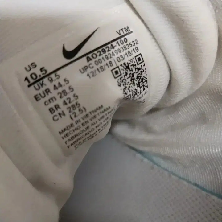 [BUNJANG] Nike Air Max 720 Metallic Platinum Sneakers (285) / 남성 나이키 에어맥스 720 메탈릭플래티넘 운동화(285)