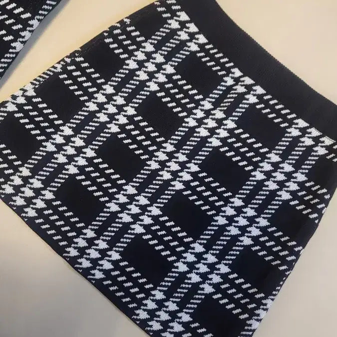 [BUNJANG] Black and White Check Knit Cardigan and Skirt Set / 블랙/화이트 체크 패턴 니트가디건 스커트 세트