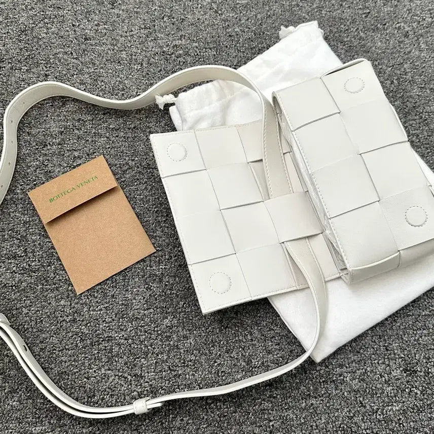[BUNJANG] Bottega Veneta Cassette Belt Bag White / 보테가베네타 카세트 벨트백 화이트