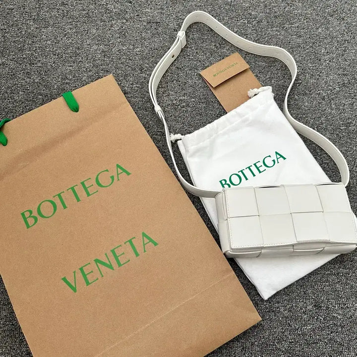 [BUNJANG] Bottega Veneta Cassette Belt Bag White / 보테가베네타 카세트 벨트백 화이트