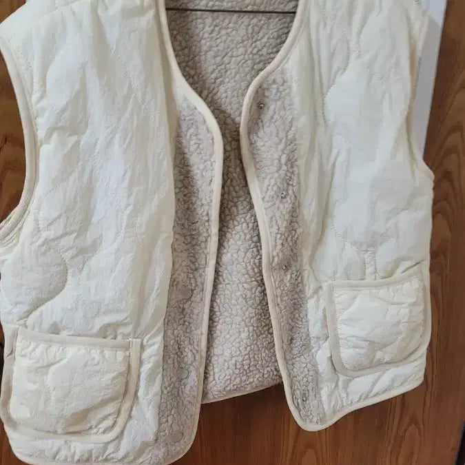 [BUNJANG] Ivory Faux Shearling Vest / (급급처분합니다) 고급 뽀끌이 조끼 판매해요