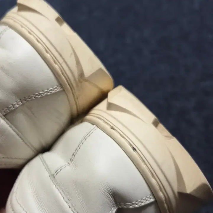 [BUNJANG] Ferragamo White Sneakers 260mm / 페라가모 화이트 스니커즈 260