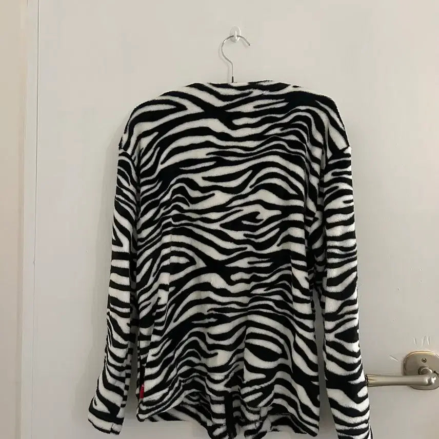 [SOLD OUT] 오네갸루 지브라 펑크 후리스 자켓