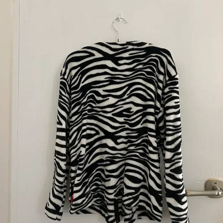 [SOLD OUT] 오네갸루 지브라 펑크 후리스 자켓