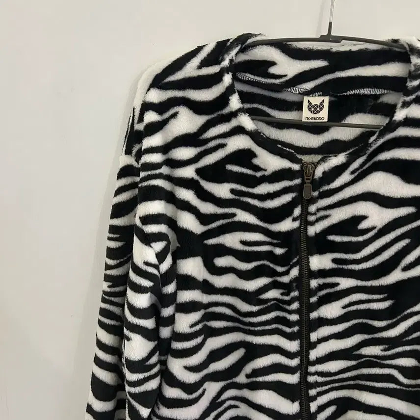 [SOLD OUT] 오네갸루 지브라 펑크 후리스 자켓