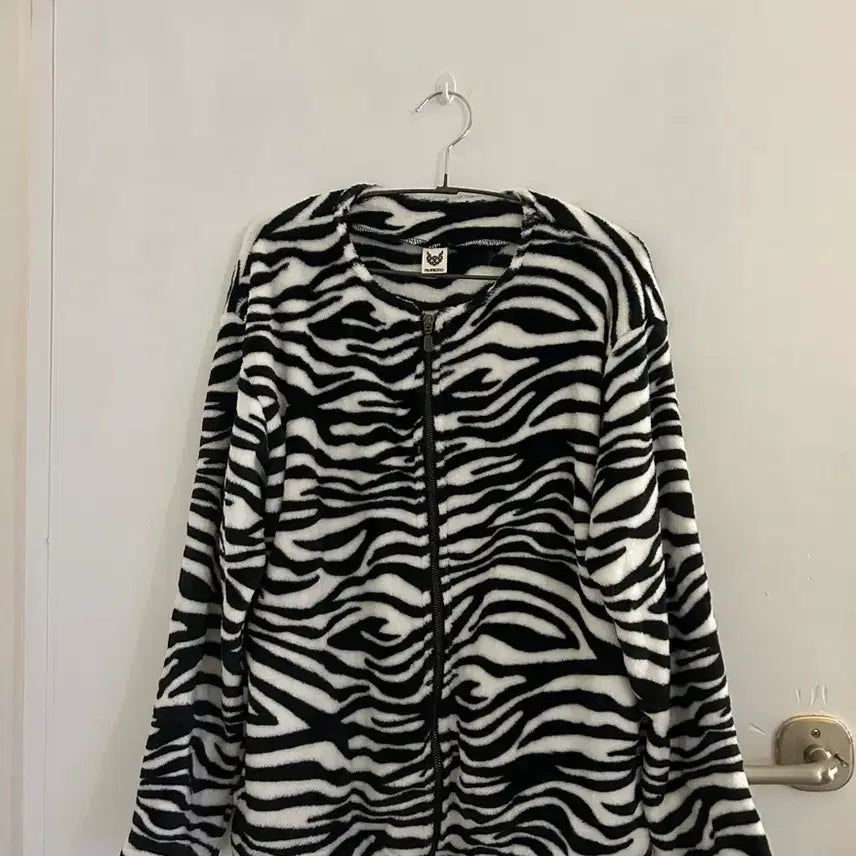 [SOLD OUT] 오네갸루 지브라 펑크 후리스 자켓