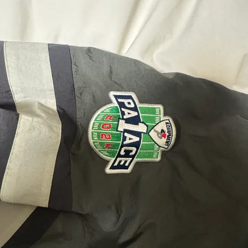 [BUNJANG] Palace Breakout Half Zip Bomber Black Silver - 24FW / 팔라스 브레이크아웃 하프 집 봄버 블랙 실버 - 24FW