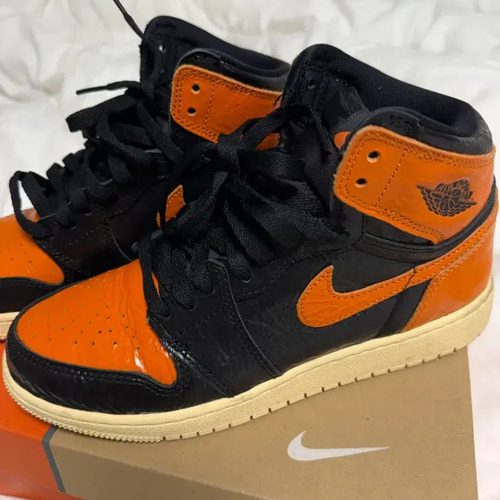 [BUNJANG] Nike Air Jordan 1 Retro High OG Shattered Backboard 3.0 Sneakers / 240 (GS) 조던 1 레트로 하이 OG 쉐터드 백보드 3.0 240
