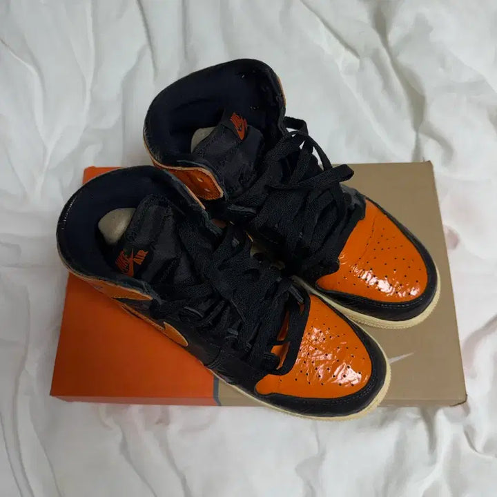 [BUNJANG] Nike Air Jordan 1 Retro High OG Shattered Backboard 3.0 Sneakers / 240 (GS) 조던 1 레트로 하이 OG 쉐터드 백보드 3.0 240
