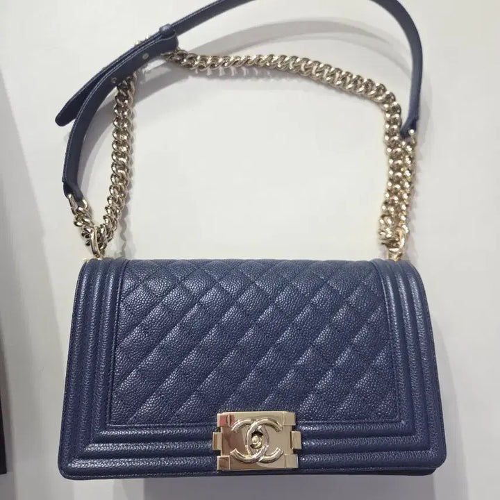 [BUNJANG] Chanel Boy Bag Navy Medium / 샤넬 보이백 네이비 미듐 판매