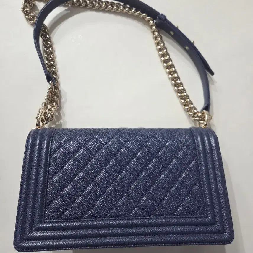 [BUNJANG] Chanel Boy Bag Navy Medium / 샤넬 보이백 네이비 미듐 판매