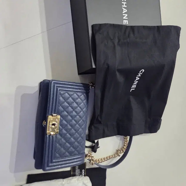 [BUNJANG] Chanel Boy Bag Navy Medium / 샤넬 보이백 네이비 미듐 판매
