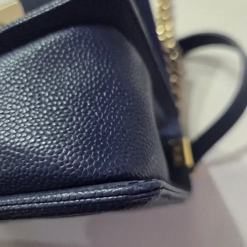 [BUNJANG] Chanel Boy Bag Navy Medium / 샤넬 보이백 네이비 미듐 판매