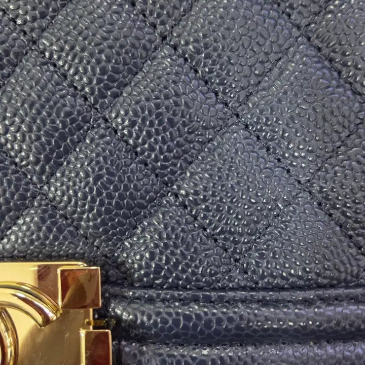 [BUNJANG] Chanel Boy Bag Navy Medium / 샤넬 보이백 네이비 미듐 판매