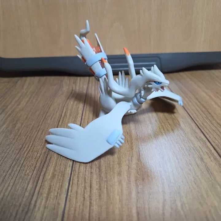 [BUNJANG] Pokemon Turbo Blaze Ver. Reshiram Figure / 레시라무 입체도감 터보블레이즈 ver. - 포켓몬스터 블랙 화이트