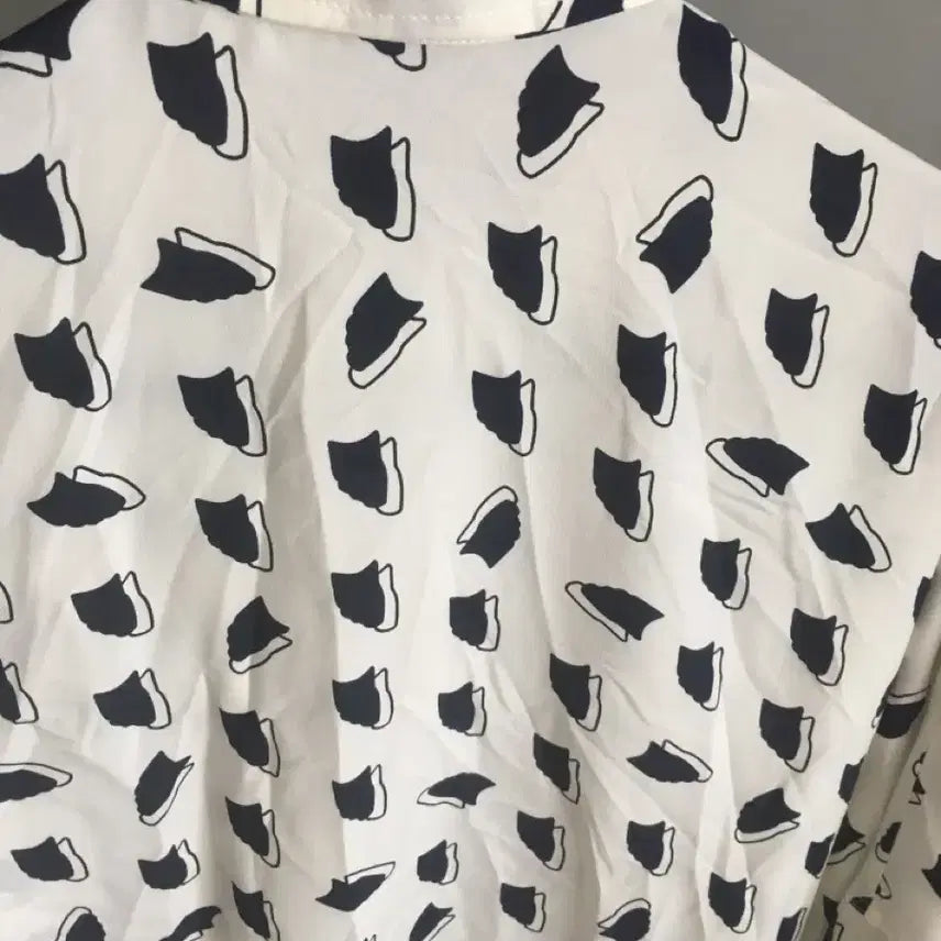 [SOLD OUT] 럭키슈에뜨 블라우스 프리사이즈
