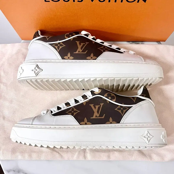 [BUNJANG] Louis Vuitton Monogram Time Out Sneakers / [S급/정품] 루이비통 여성 모노그램 타임아웃 스니커즈 신발
