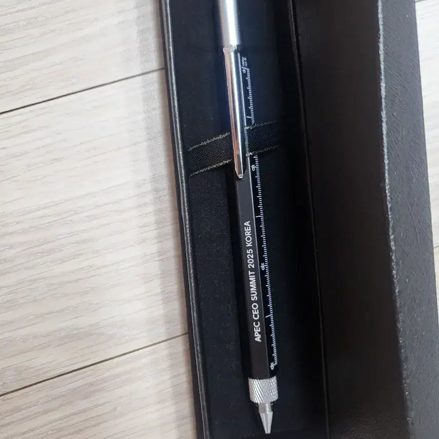[BUNJANG] APEC 2025 Commemorative Ballpoint Pen / APEC 2025 기념품 볼펜