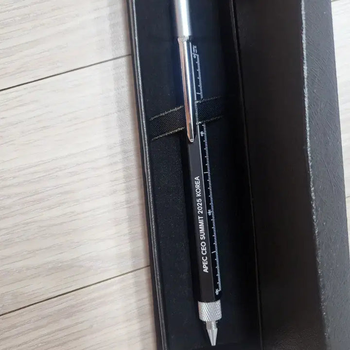 [BUNJANG] APEC 2025 Commemorative Ballpoint Pen / APEC 2025 기념품 볼펜
