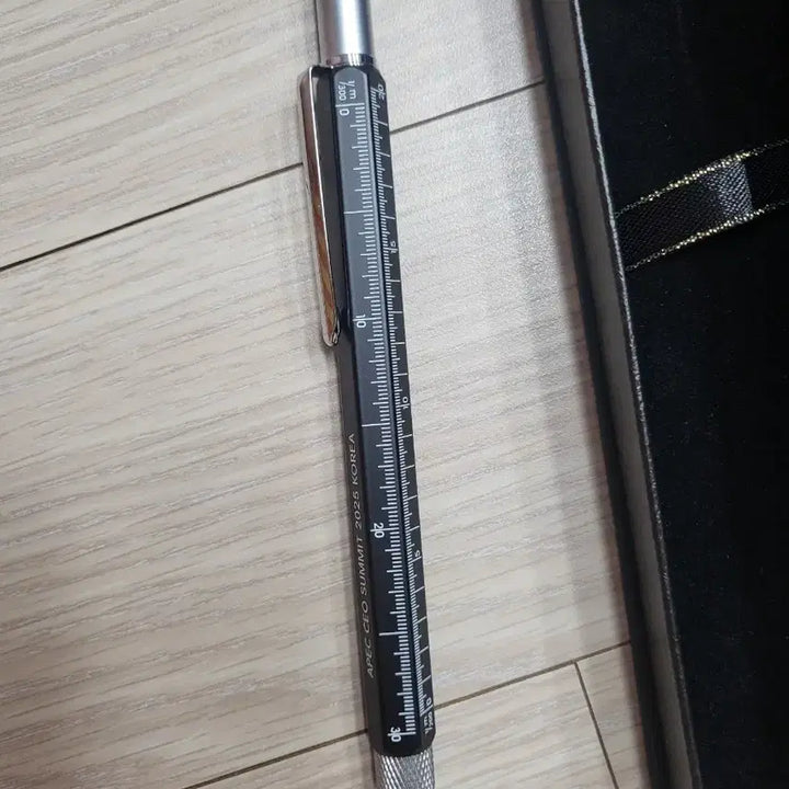 [BUNJANG] APEC 2025 Commemorative Ballpoint Pen / APEC 2025 기념품 볼펜