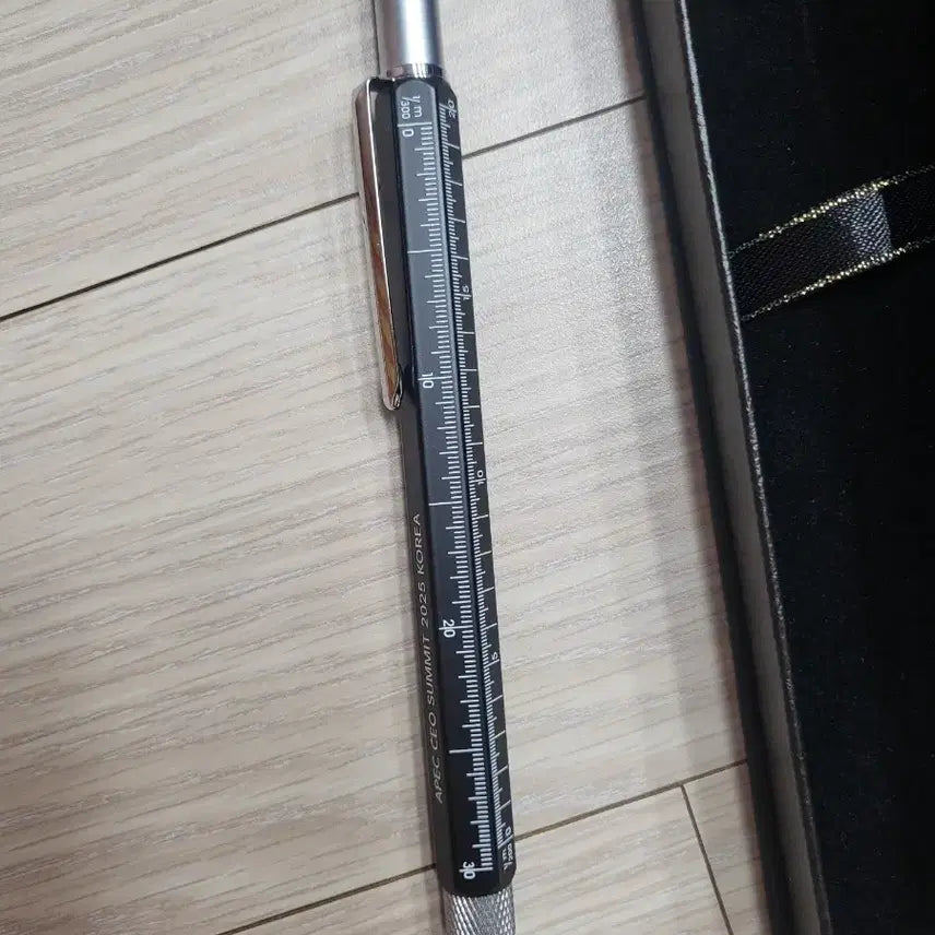 [BUNJANG] APEC 2025 Commemorative Ballpoint Pen / APEC 2025 기념품 볼펜