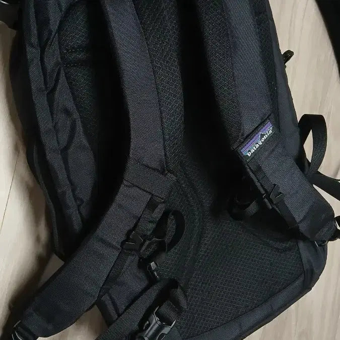 [BUNJANG] Patagonia Black Backpack / 파타고니아 블랙 백팩 가방 노트북가방 등 변형가능