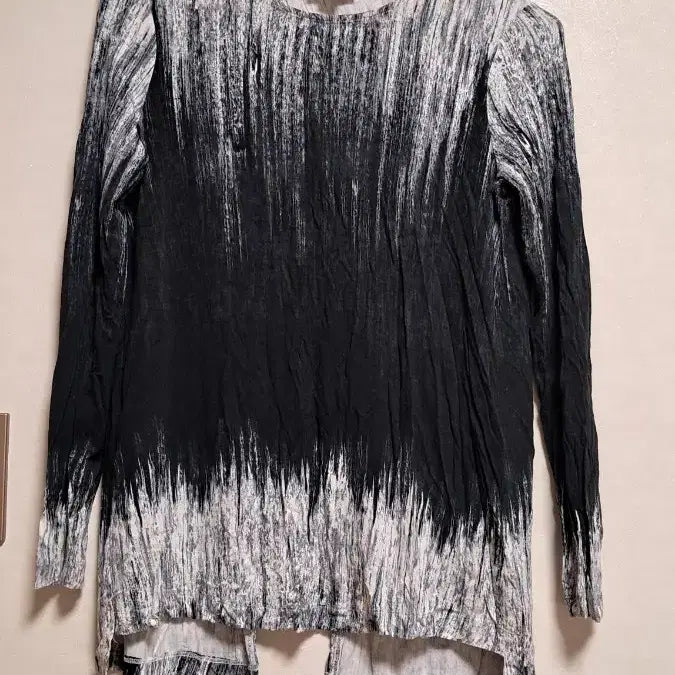 [BUNJANG] DKNY Black/White Printed Long Sleeve T-shirt / DKNY 블랙/화이트 프린팅 롱 슬리브 티셔츠