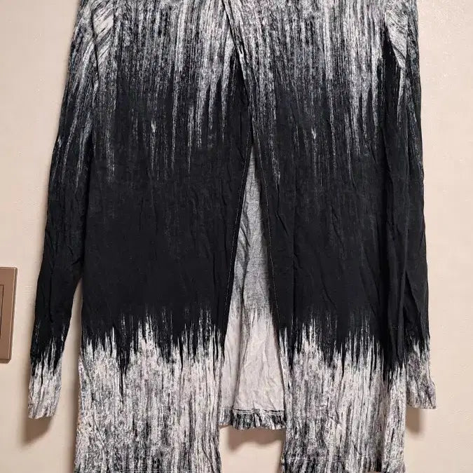 [BUNJANG] DKNY Black/White Printed Long Sleeve T-shirt / DKNY 블랙/화이트 프린팅 롱 슬리브 티셔츠