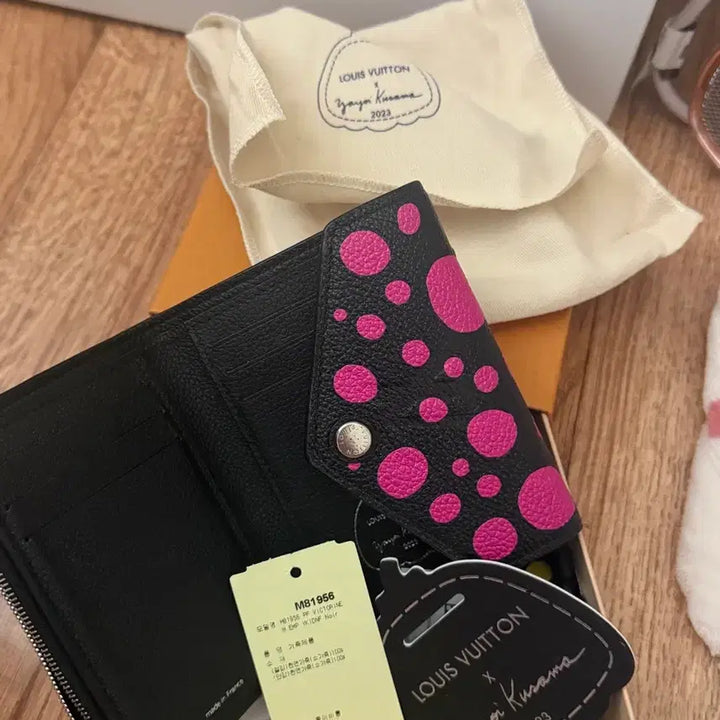 [BUNJANG] Louis Vuitton Yayoi Kusama Pink Dot Bifold Wallet / 루이비통 야요이 쿠사마 반지갑  (한정판)현재 일본에서만 구매 가능