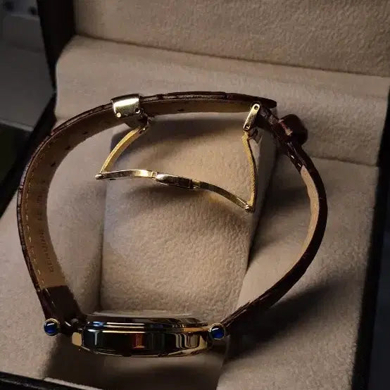 [BUNJANG] Unbranded Gold Watch / 청와대 부조기법 시계 금장 판매합니다.