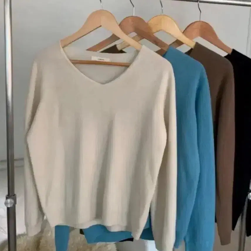 [BUNJANG] The Lot Liberty V-Neck Knit Sweater / 더롯 리버티 홀가먼트 브이넥 니트