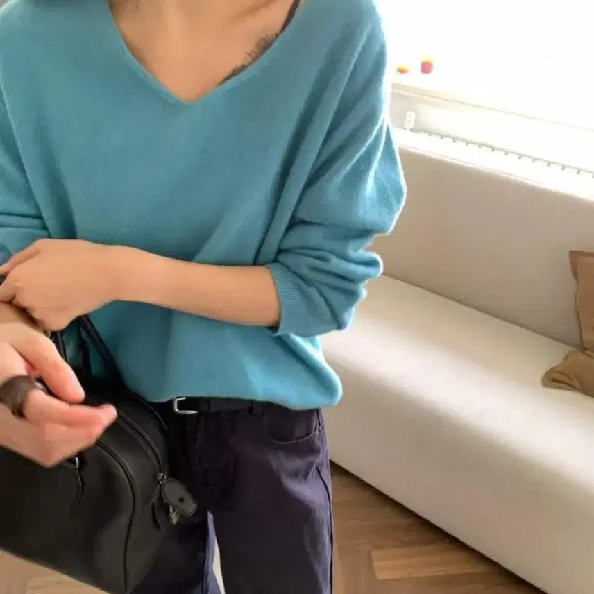 [BUNJANG] The Lot Liberty V-Neck Knit Sweater / 더롯 리버티 홀가먼트 브이넥 니트