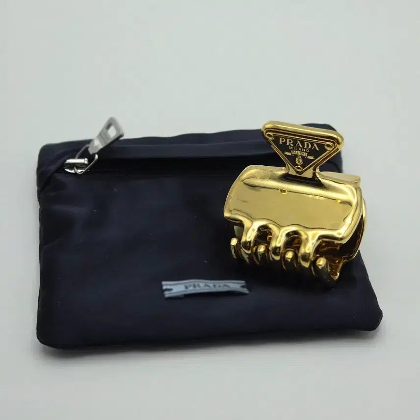 [BUNJANG] Prada Metal Gold Hair Clip / 프라다 메탈 골드 헤어클립 (헤어핀)